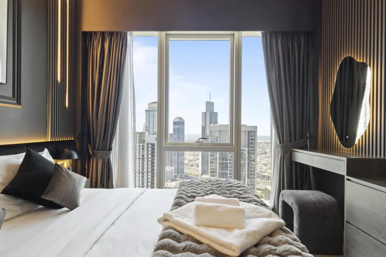 Luxury 1-Bedroom, High-Floor, Skyline Views Dubai