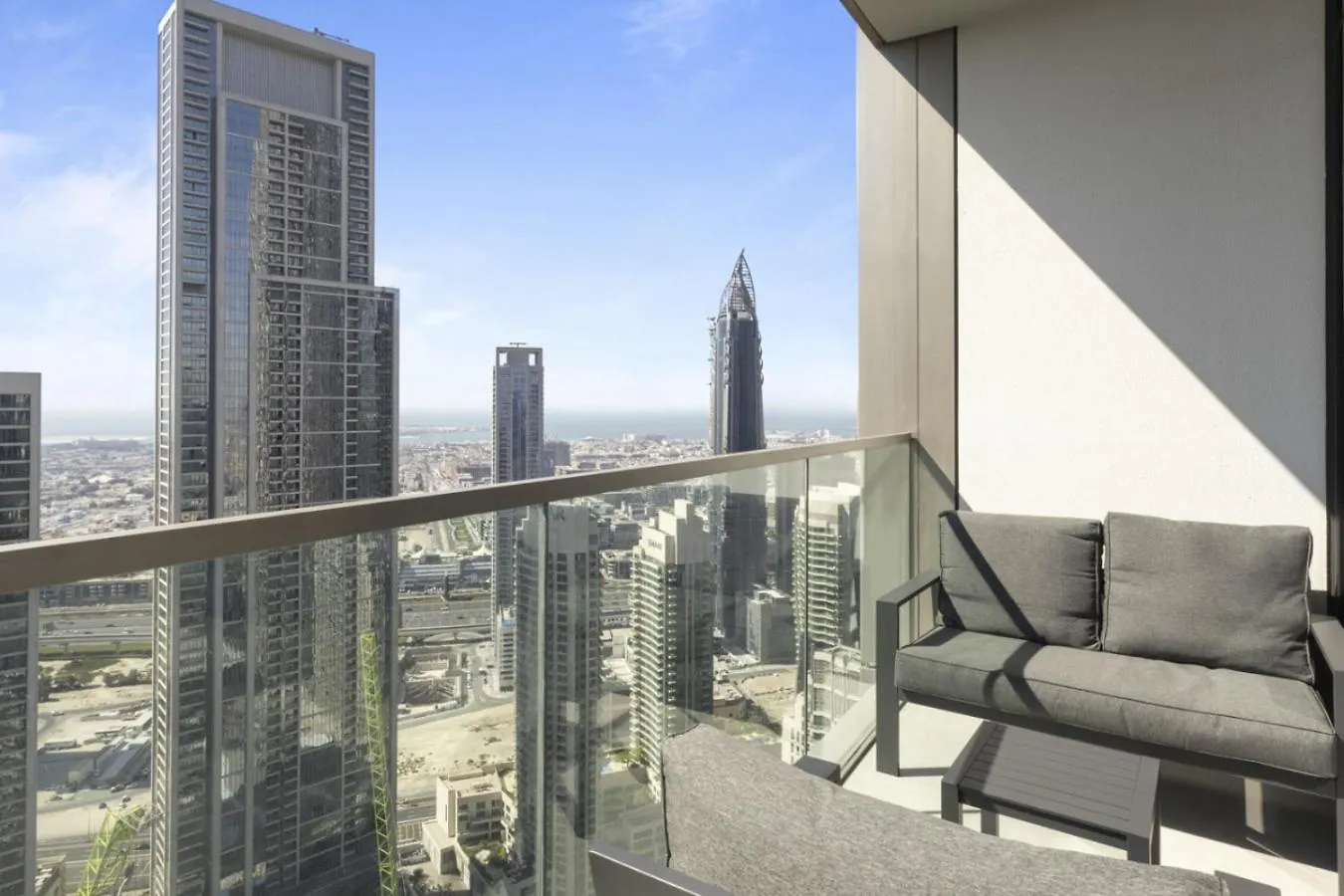 Luxury 1-Bedroom, High-Floor, Skyline Views Dubai